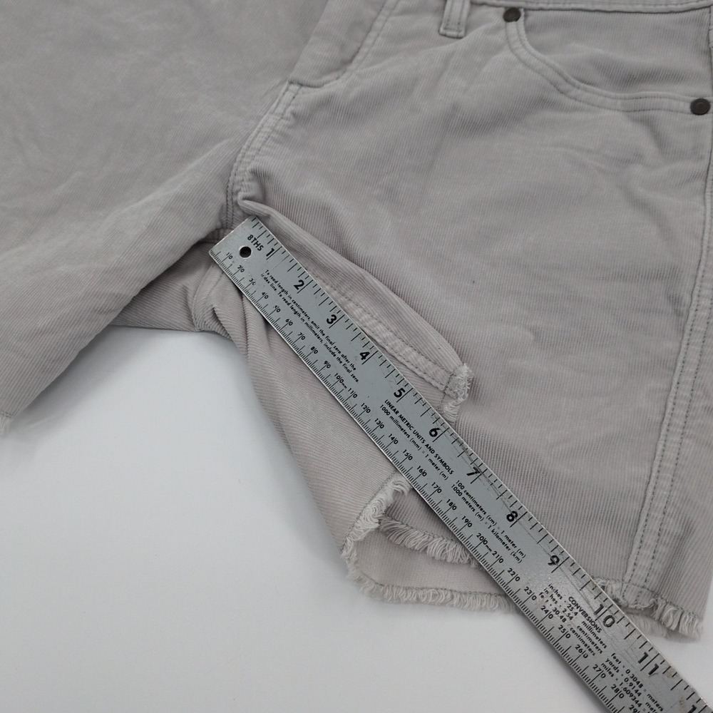 Carve Designs Oahu Shorts Light Gray Corduroy Size 4 Frayed Raw Hem 6" Inseam - Picture 3 of 8